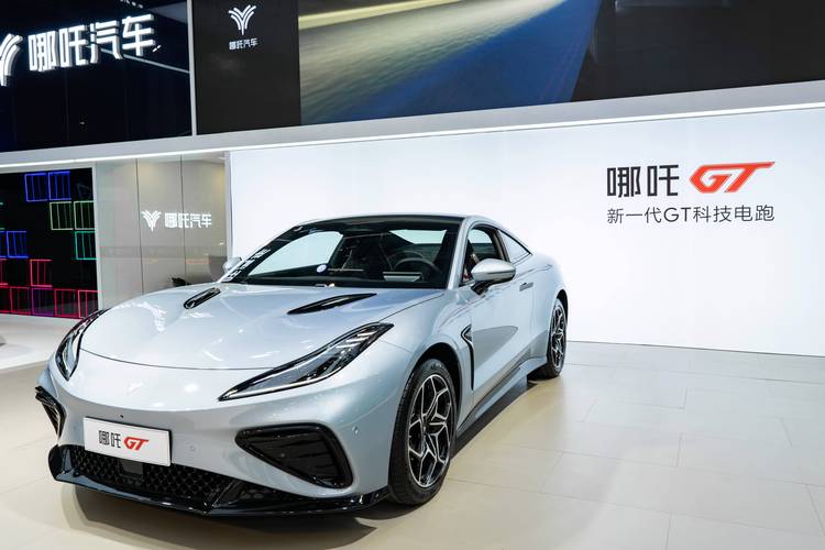 东莞167哪吒汽车在智能汽车领域的表现，领途汽车在新能源汽车市场中的影响力